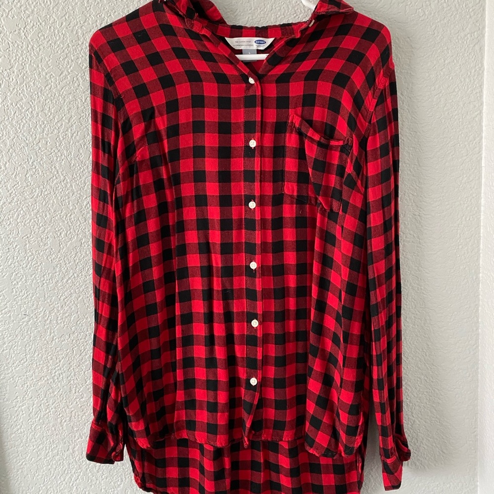 Red checkered buttonup